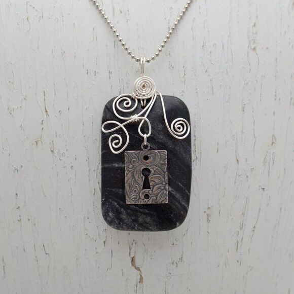 Black and Grey Marble Pendant Necklace with Vintag - Picture 3 of 4